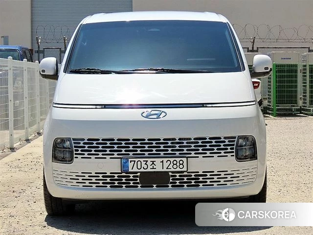 Hyundai Staria 2023 Белый из Кореи