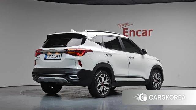 Kia Seltos 2022 Белый из Кореи