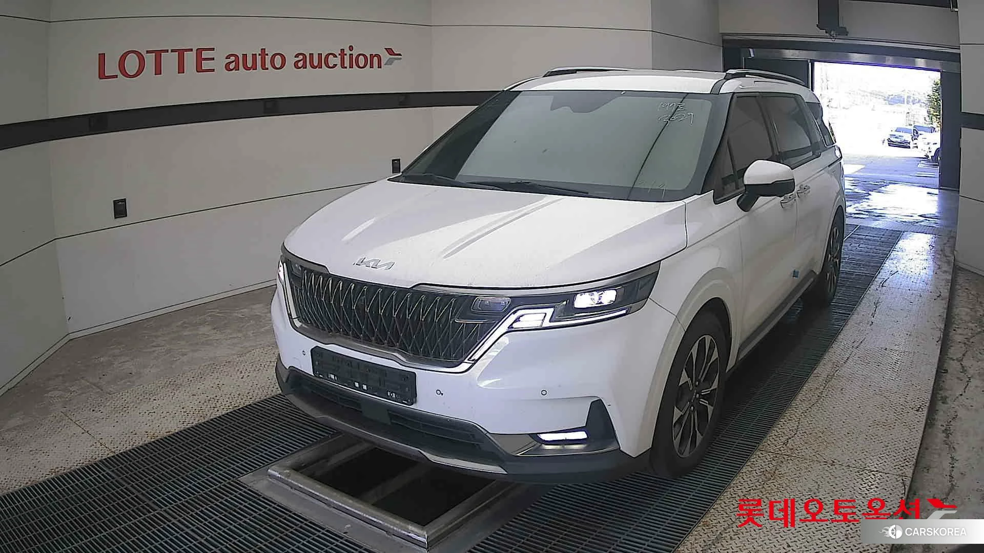 Kia Carnival 2023 Белый из Кореи