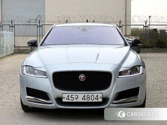 Jaguar XF (X260) 2018 Серебряный из Кореи