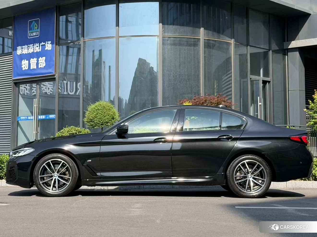 BMW 5 series (imported) 2022 Черный из Китая