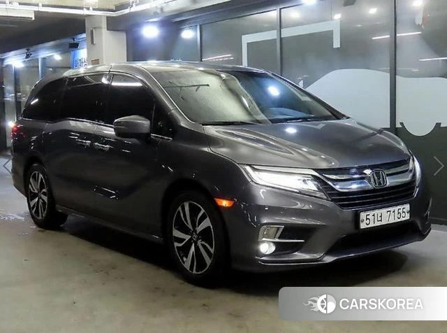 Honda Odyssey 2019 Серебристо-серый из Кореи