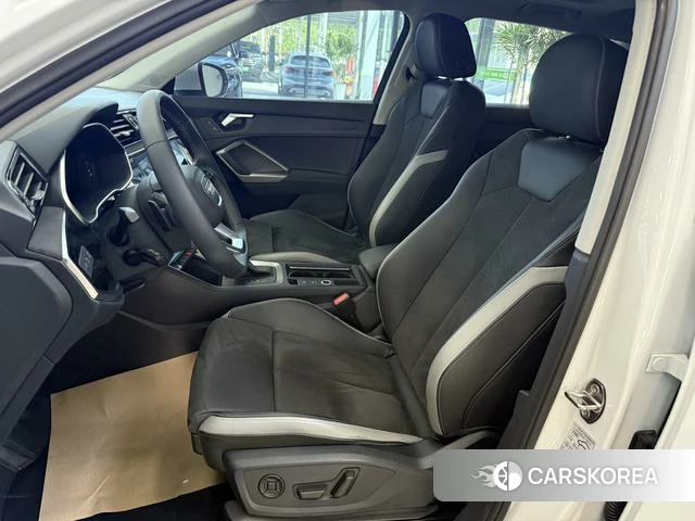 Audi Q3 2022 Белый из Китая
