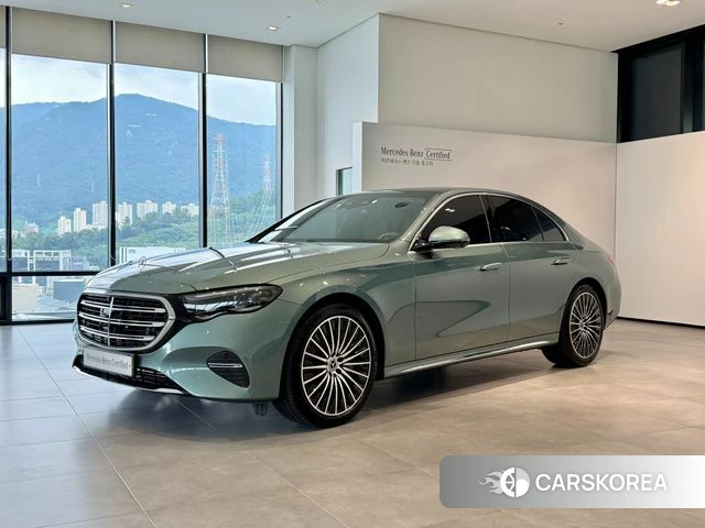 Mercedes-Benz E-Class W214 2026 Синий нефрит из Кореи