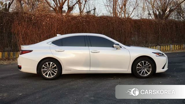 Lexus ES 2024 Белый из Китая