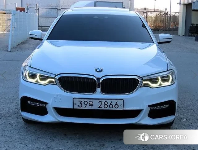 BMW 5 Series (G30) 2018 Белый из Кореи