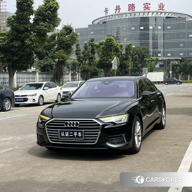 Audi A6L 2021 Черный из Китая