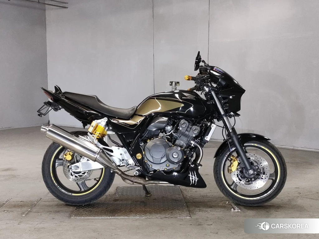 Проданный Honda CB400SF 2012 из Японии