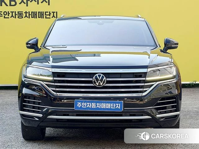 Volkswagen Touareg 3rd generation 2021 Черный из Кореи