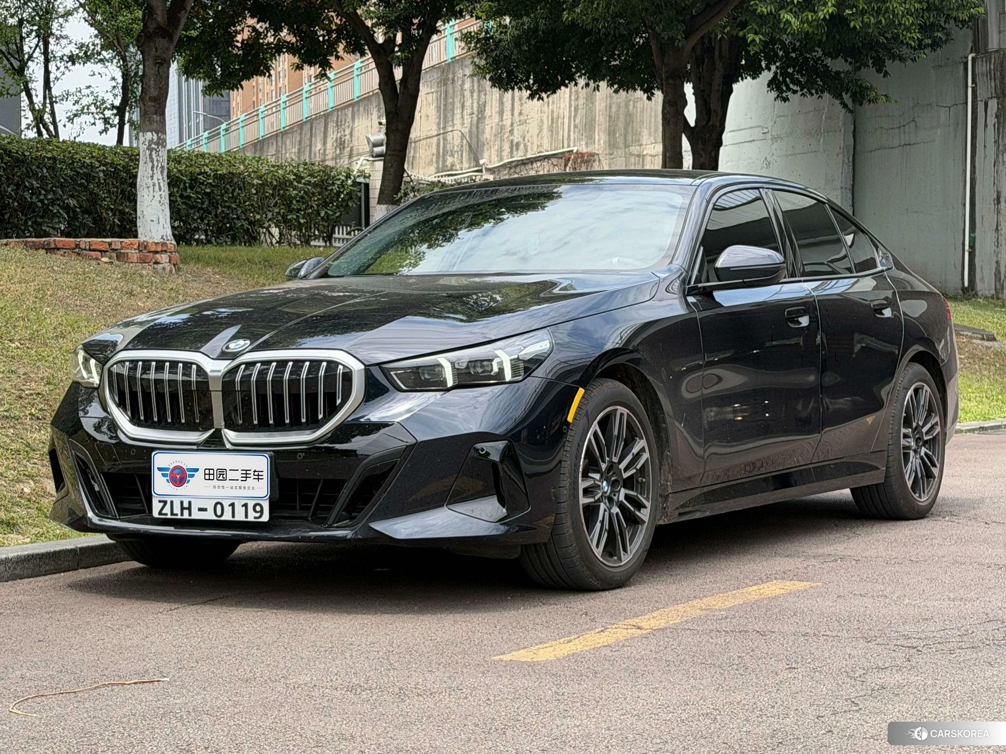 BMW 5 series (imported) 2024 Черный из Китая