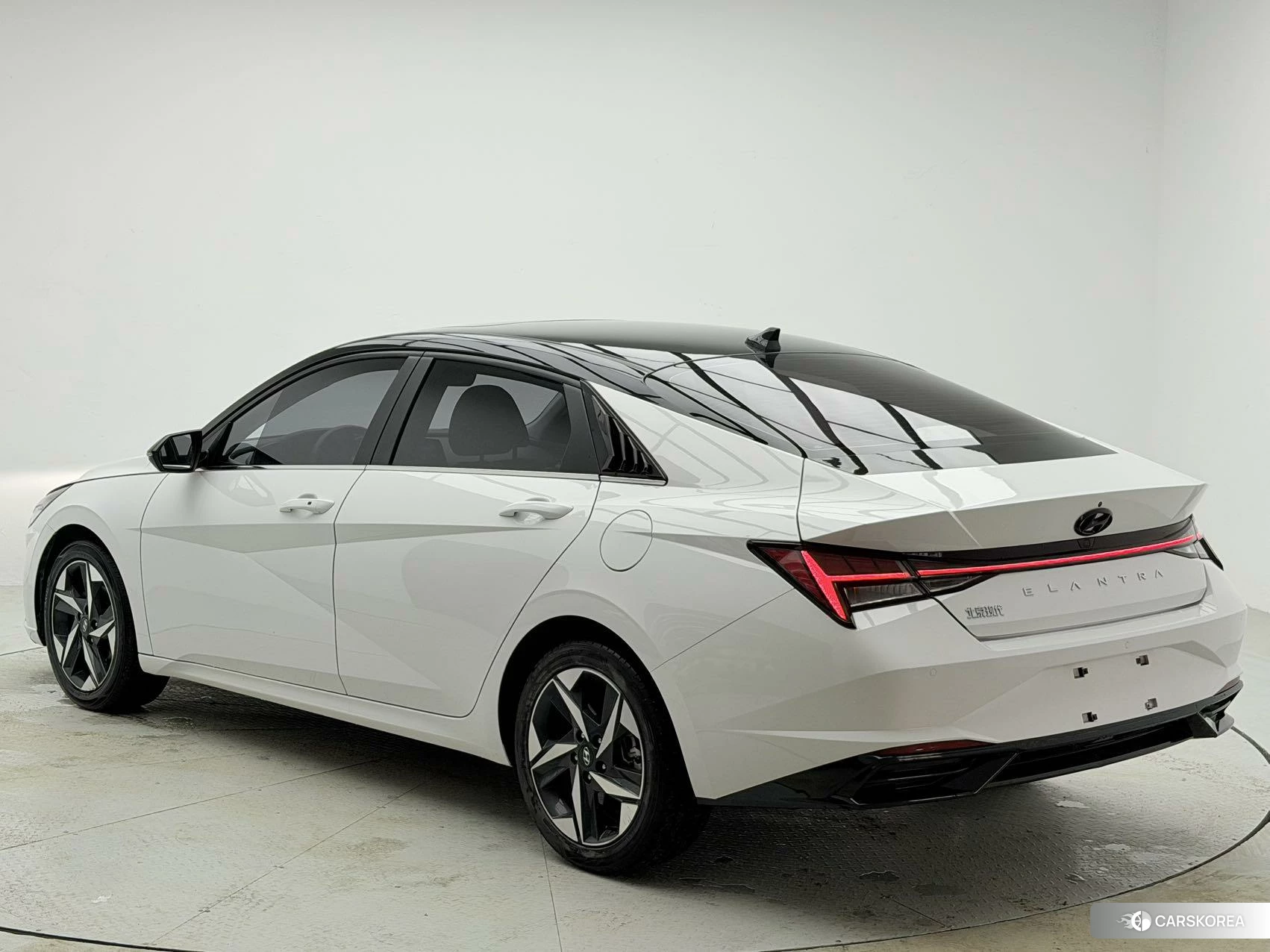 Hyundai Elantra 2022 Белый из Китая