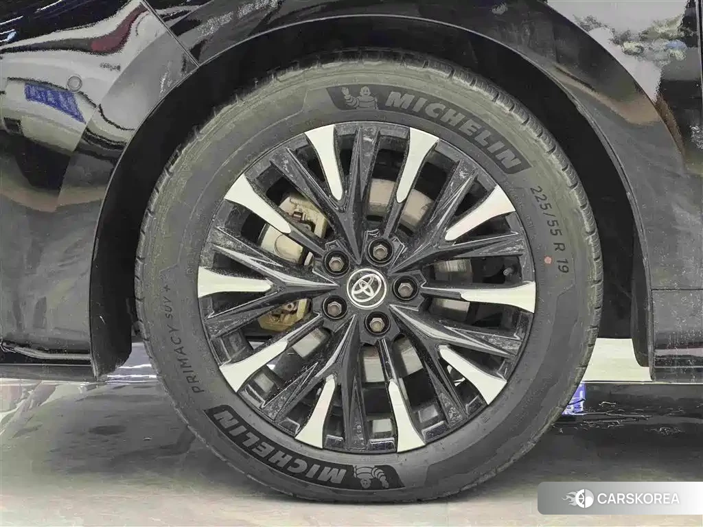 Toyota Elfa 2025 Черный из Китая