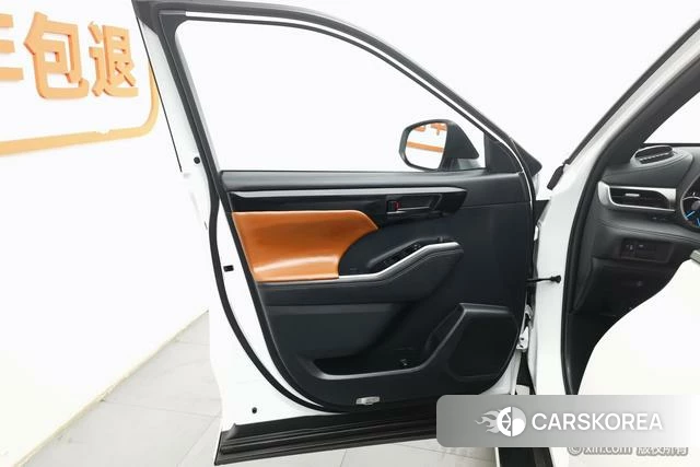 Toyota Crown Lufang 2023 Белый из Китая