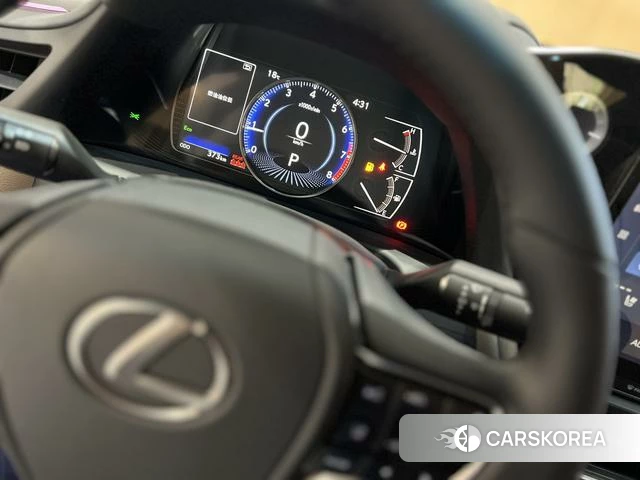 Lexus ES 2026 Серебристо-серый из Китая
