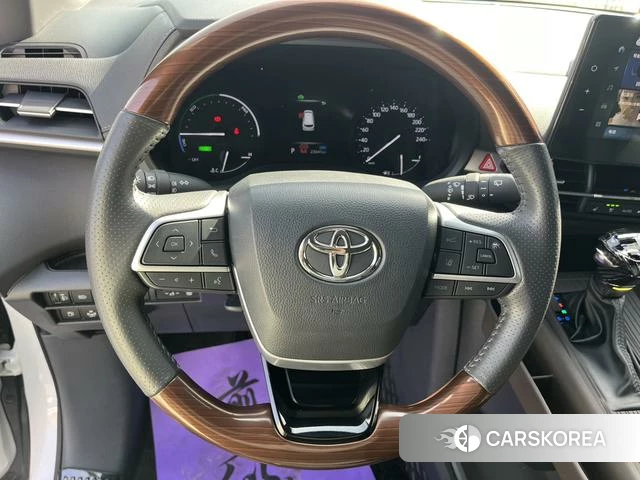 Toyota Saina 2025 Белый из Китая