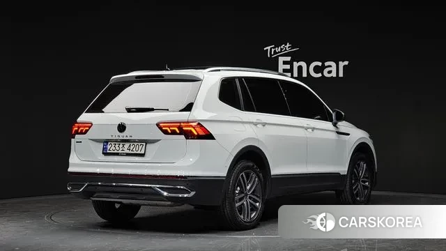Volkswagen Tiguan Allspace 2023 Белый из Кореи