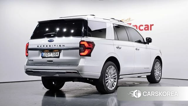 Ford Expeditation 2023 Белый из Кореи