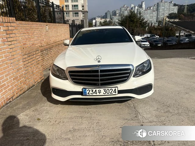 Mercedes-Benz E-Class W213 2018 Белый из Кореи