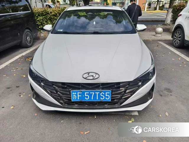 Hyundai Elantra 2023 Белый из Китая