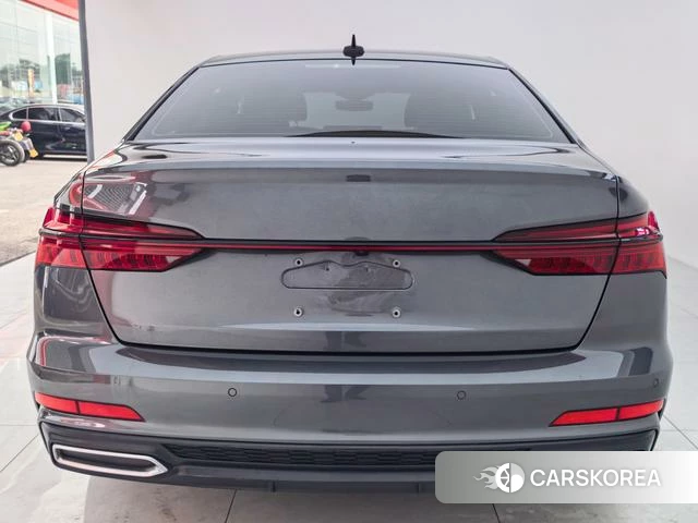 Audi A6L 2021 Темно-серый из Китая