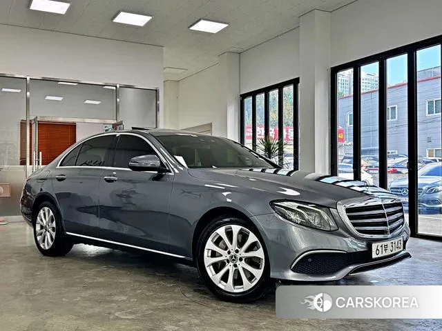 Mercedes-Benz E-Class W213 2018 Серый из Кореи