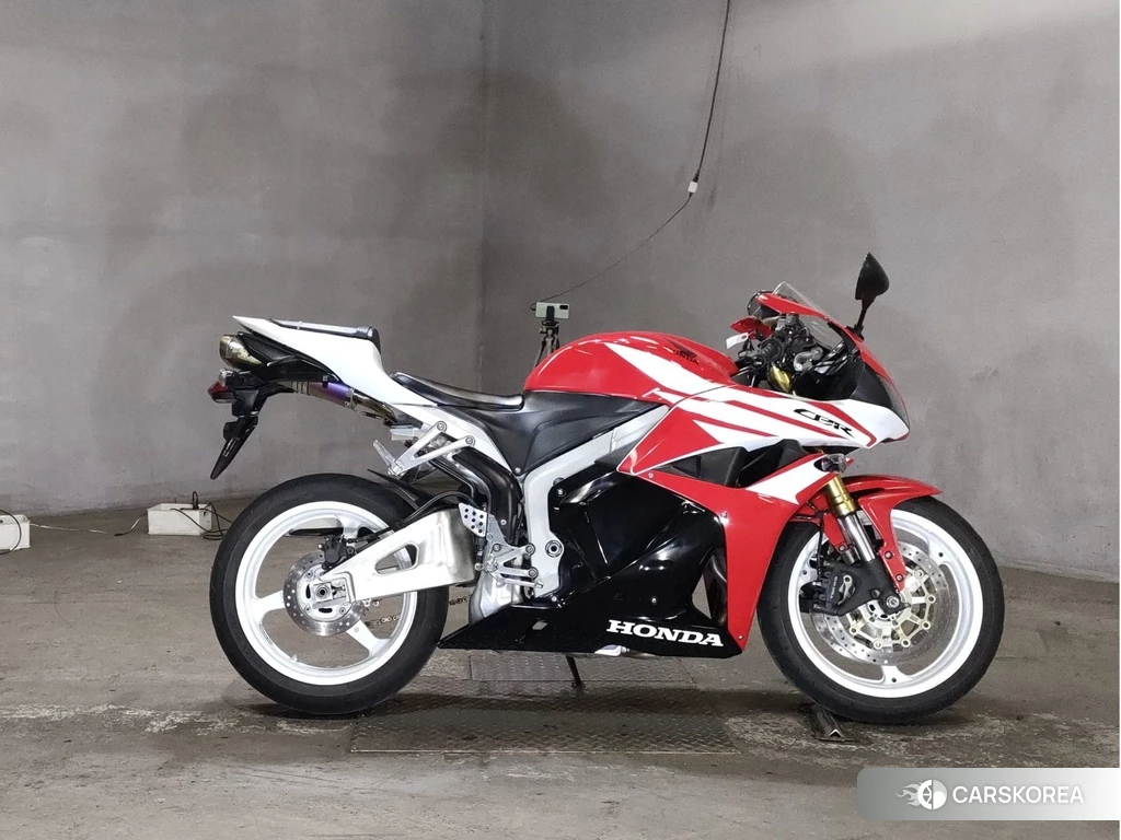 Проданный Honda CBR600RR id 4109838 из Японии, фото 2