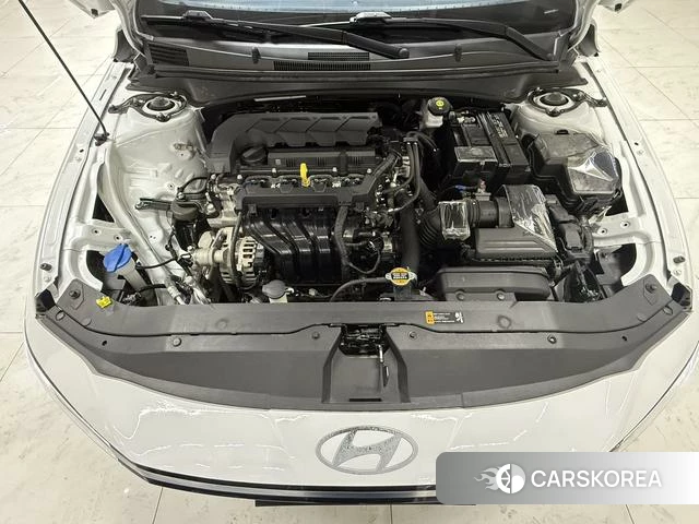 Hyundai Elantra 2023 Белый из Китая