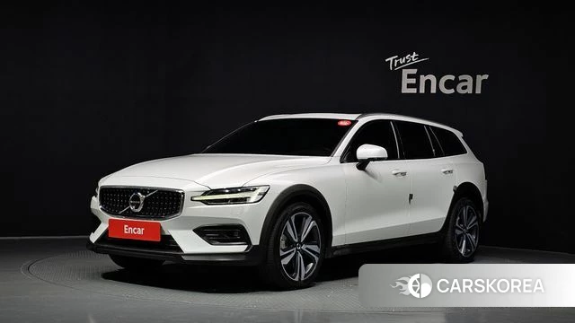 Volvo V60 Cross-Country 2nd Generation 2020 Белый из Кореи
