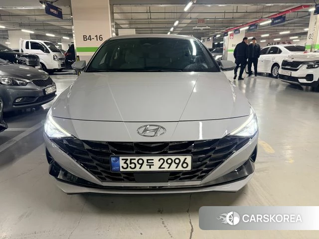 Hyundai Avante (CN7) 2021 Серебристо-серый из Кореи