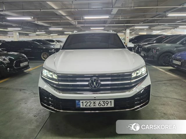 Volkswagen Touareg 3rd generation 2026 Белый из Кореи