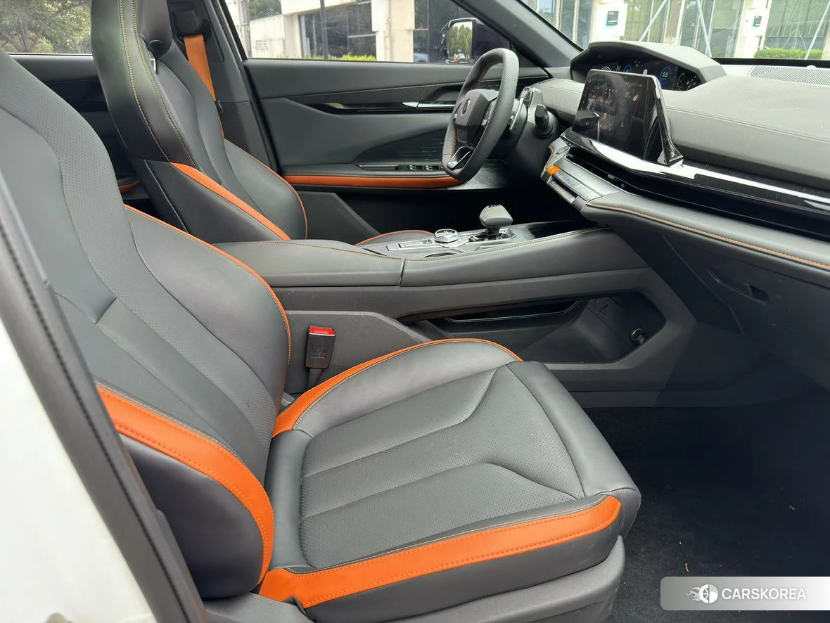 Chang'an UNI-V 2022 Белый из Китая