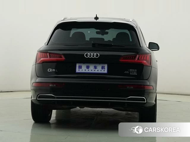 Audi Q5L 2021 Черный из Китая