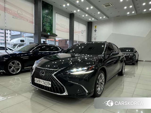 Lexus ES300h 7th generation 2024 Черный из Кореи