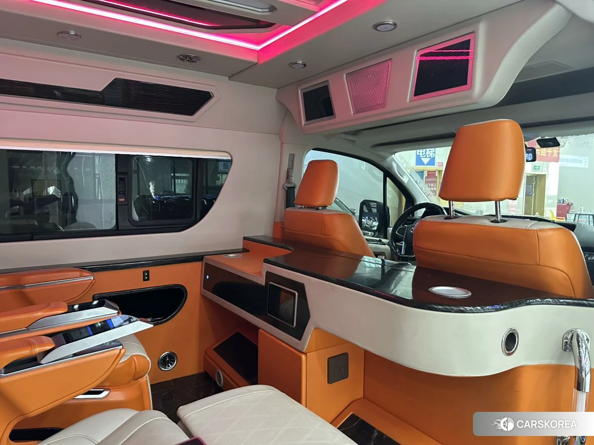 Toyota Hiace 2022 Белый из Китая