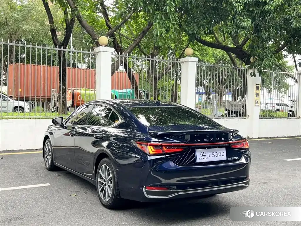 Lexus ES 2025 Синий из Китая