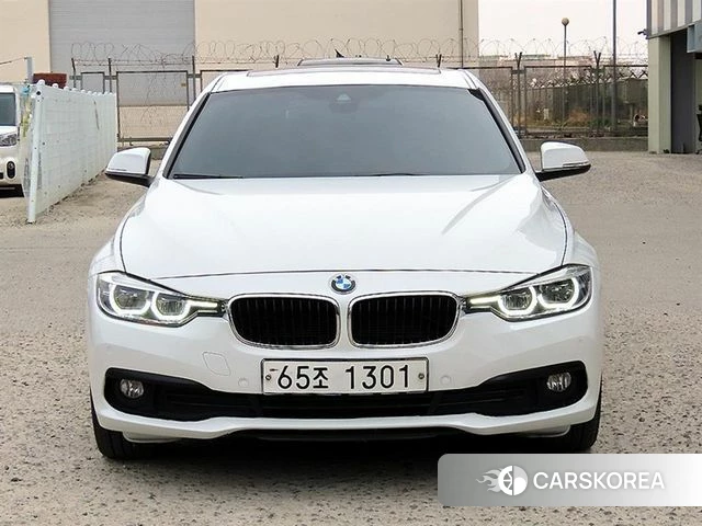 BMW 3 Series (F30) 2018 Белый из Кореи