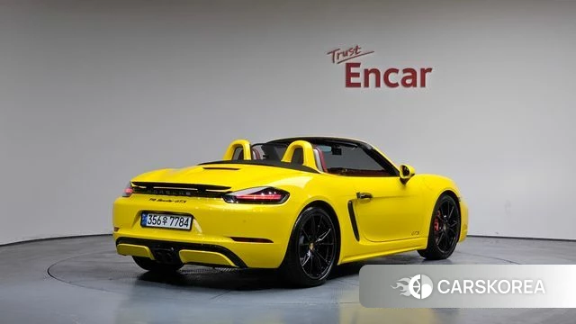 Porsche 718 Boxster 2019 Желтый из Кореи