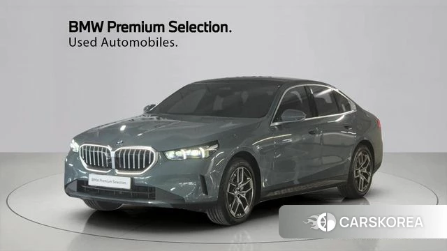 BMW 5 Series (G60) 2025 Темно-зеленый из Кореи