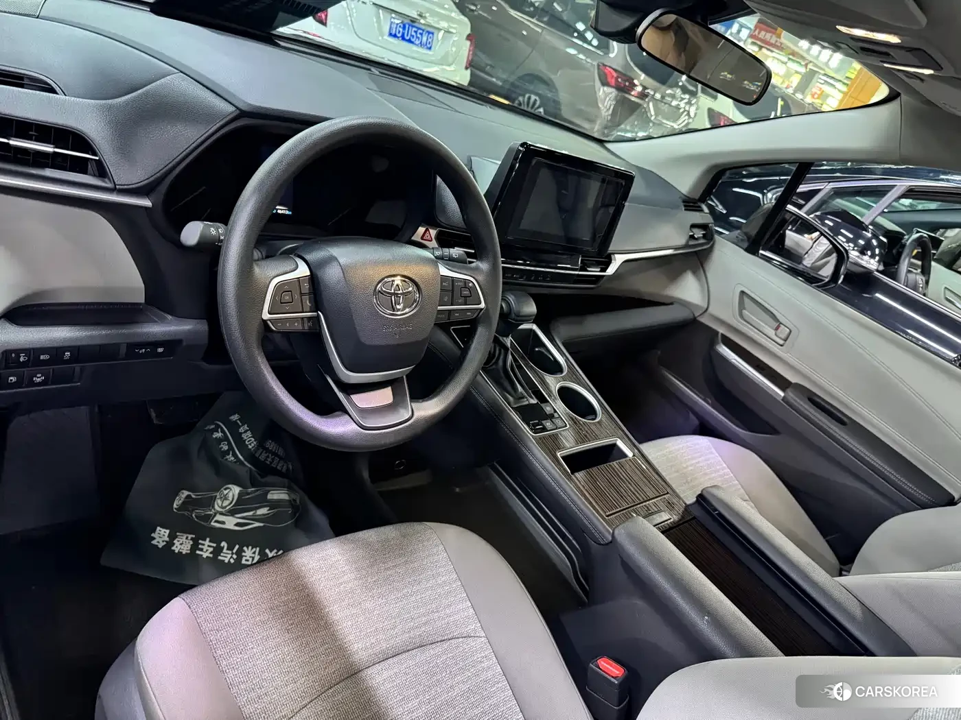 Toyota Sienna 2023 Черный из Китая
