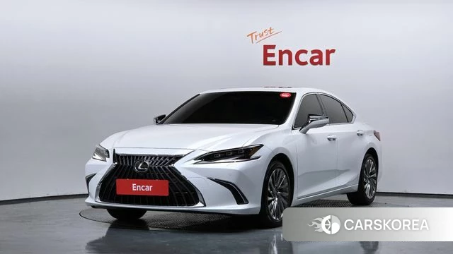 Lexus ES300h 7th generation 2024 Белый из Кореи