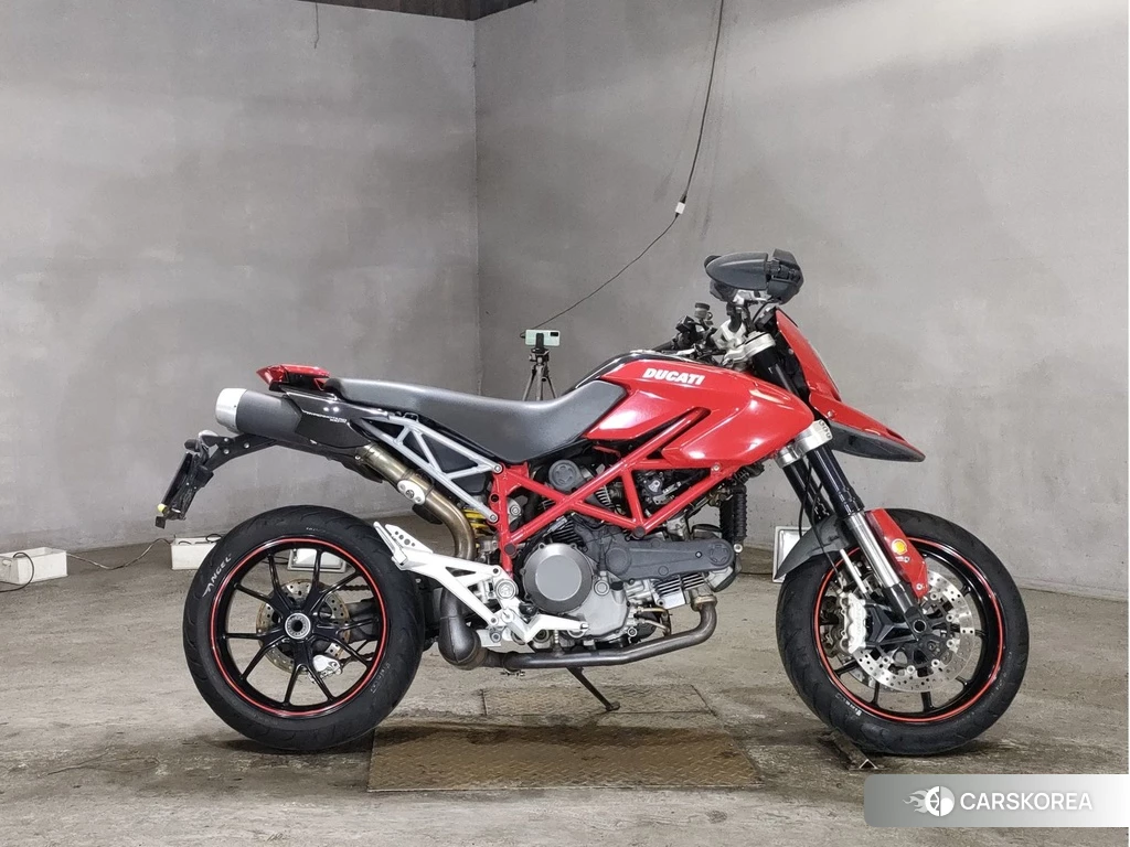 Проданный Ducati HYPERMOTARD 1100 EVO 2010 из Японии