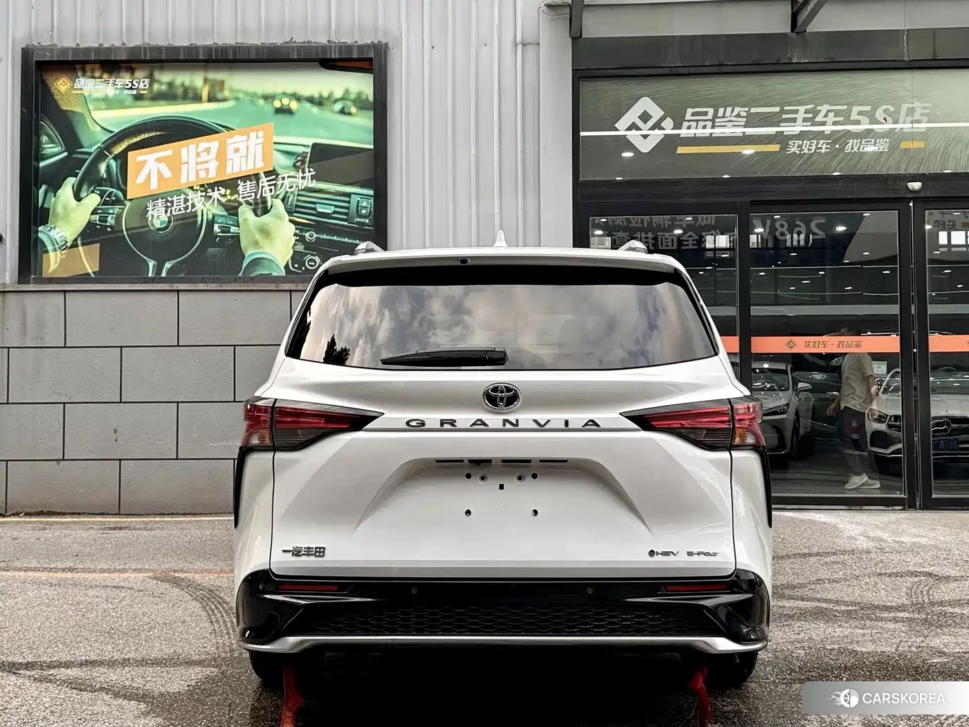 Toyota Granvia 2025 Белый из Китая