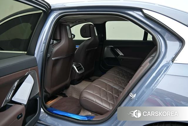 BMW 7 series 2025 Темно-серый из Китая