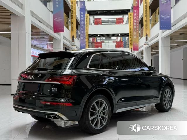 Audi Q5L 2022 Черный из Китая