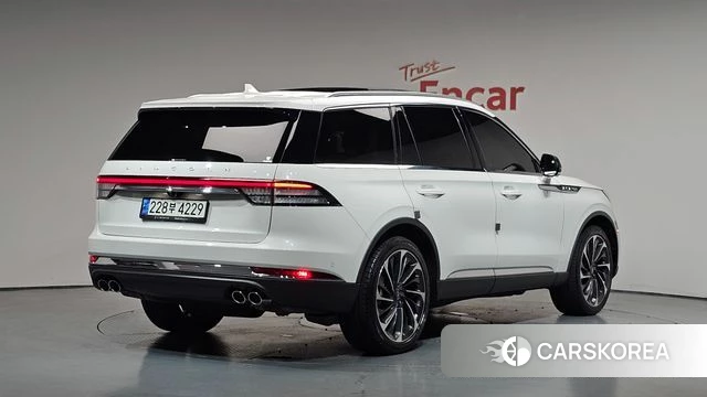 Lincoln Aviator 2nd generation 2021 Белый из Кореи