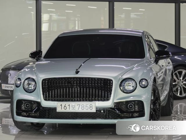 Bentley Flying Spur 3rd Generation 2023 Светло-серебряный цвет из Кореи