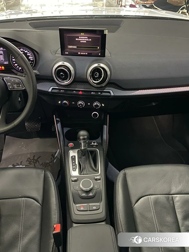 Audi Q2L 2022 Белый из Китая