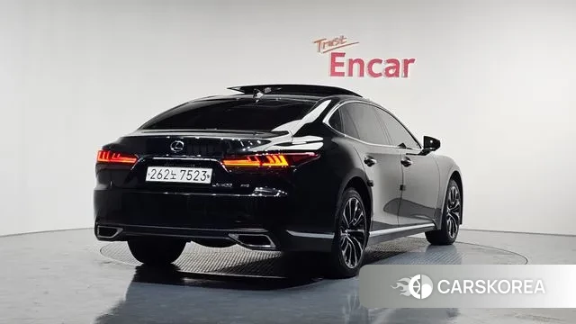 Lexus LS500 5th generation 2023 Черный из Кореи