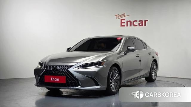 Lexus ES300h 7th generation 2023 Серебристо-серый из Кореи