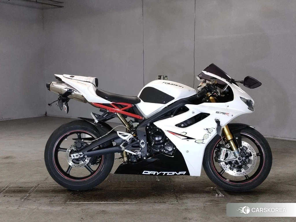 Проданный Triumph DAYTONA 675R 2012 из Японии